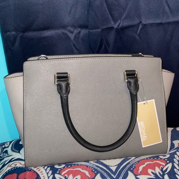 Michael kors purse - Picture 3 of 10